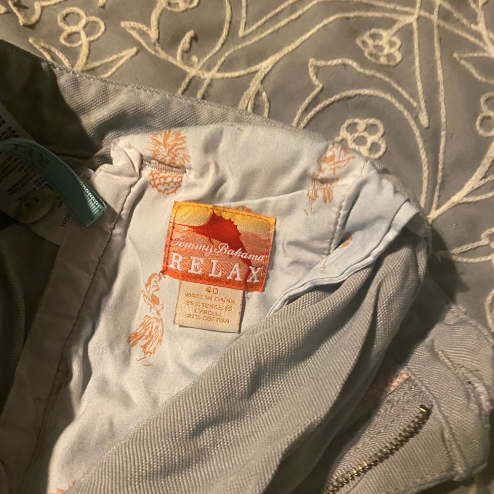 Tommy Bahama Mens shorts size 40 like new worn twice